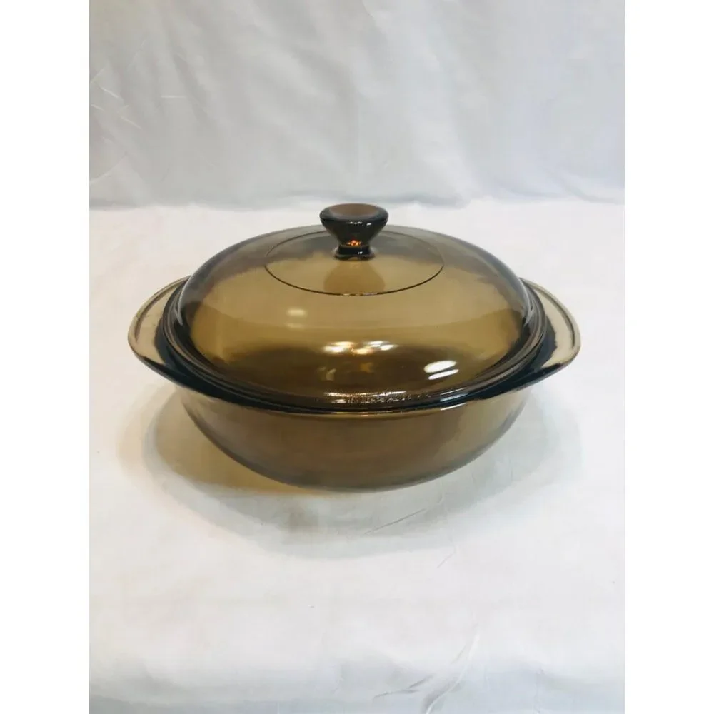 Vintage 1980’s Pyrex Visionware 023 1.5 qt. Amber covered dish with 623C lid.
